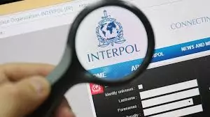 Jak zjistím, jestli jsem na INTERPOLu?